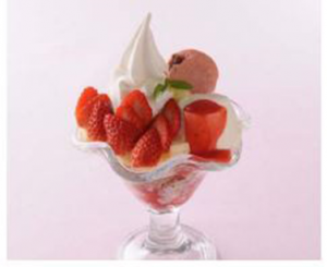 苺とパンナコッタのミルキーソフトクリームパフェ